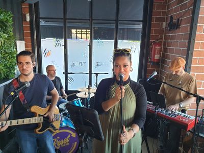 Reset Funk Band presta servicio en la subcategoría de Grupos de Rock y Pop en Cádiz