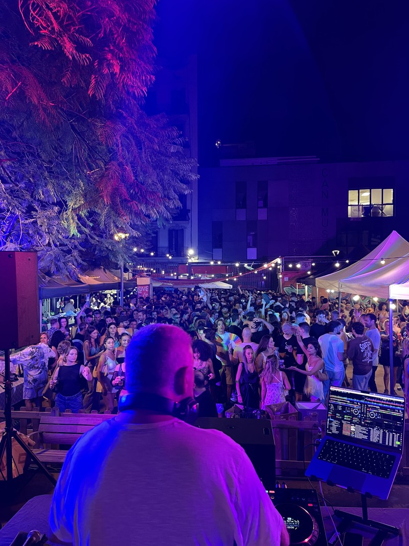 Turispad - DJ Britto presta servicio en la subcategoría de  en 