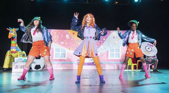 Mila Mola presta servicio en la subcategoría de Animadores infantiles en Madrid