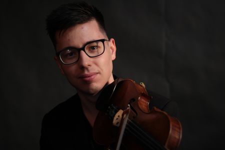 Violinista Yan Lilison presta servicio en la subcategoría de Música clásica, Ópera y Coros en Barcelona