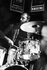 BILONGO LT presta servicio en la subcategoría de Grupos de Rock y Pop en Vizcaya