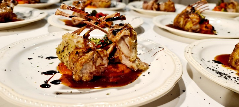 Chef Reynaldo presta servicio en la subcategoría de  en 