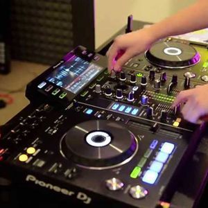 Disco Dance  Party presta servicio en la subcategoría de Djs en Las Palmas