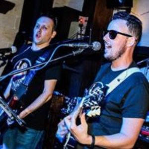 La Bola de Cristal presta servicio en la subcategoría de Orquestas, cantantes y grupos en Cádiz