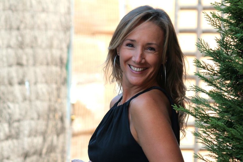 ANA CHAVARRÍAS presta servicio en la subcategoría de  en 