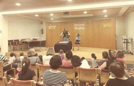 Maga Beatriz Palacio presta servicio en la subcategoría de Magos en Zaragoza