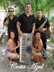 Costa Azul Espectáculos y Eventos presta servicio en la subcategoría de Orquestas, cantantes y grupos en Murcia