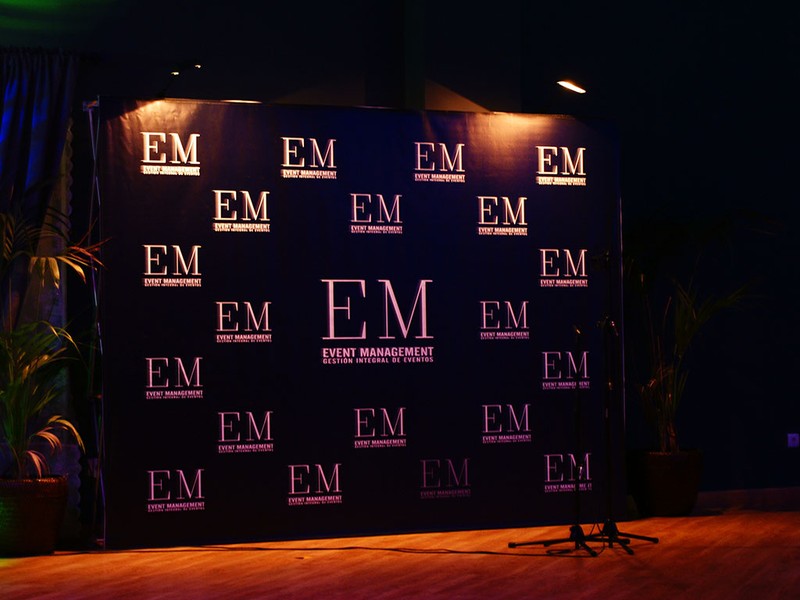 EM Sound&Light™ presta servicio en la subcategoría de  en 