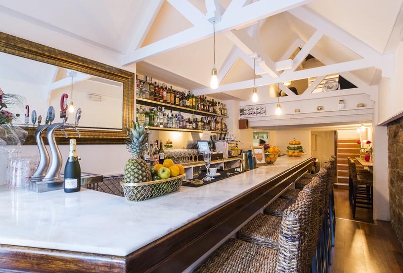 Pura Vida Cocktails presta servicio en la subcategoría de  en 