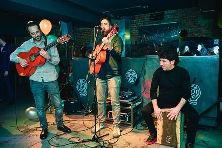 Sinorden presta servicio en la subcategoría de Flamenco y Coros Rocieros en Madrid
