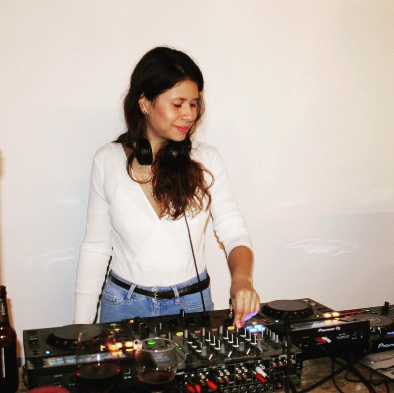 DJ Allie Ortiz presta servicio en la subcategoría de  en 