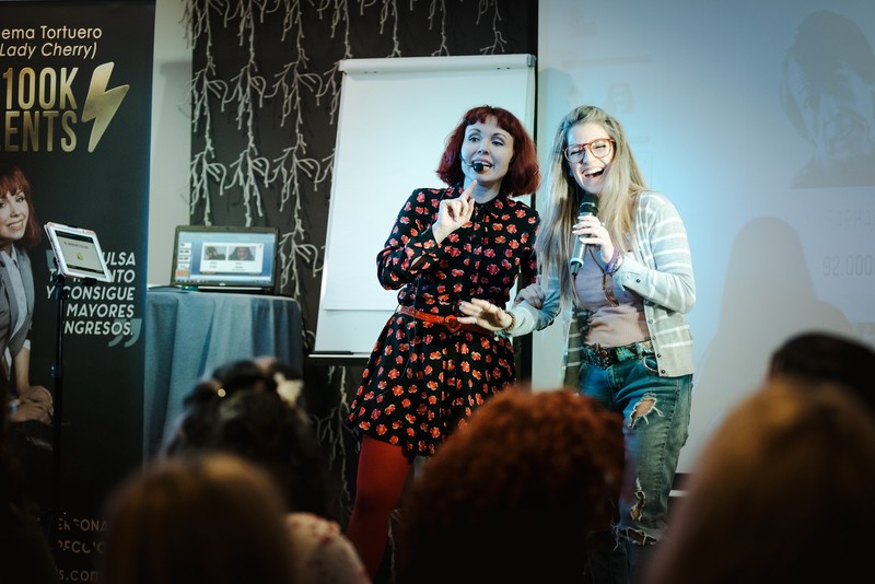 Lady Cherry presta servicio en la subcategoría de  en 