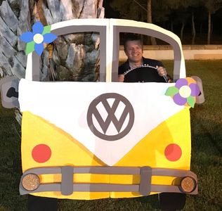 Fotodivert presta servicio en la subcategoría de Fotomatón y Photocall en Alicante