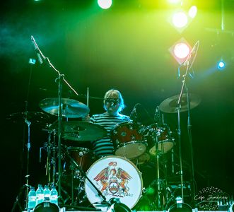 The Show Must Go On Tribute Queen presta servicio en la subcategoría de Orquestas, cantantes y grupos en Tarragona