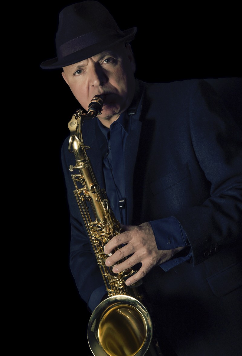 ELEGANT SAX presta servicio en la subcategoría de  en 