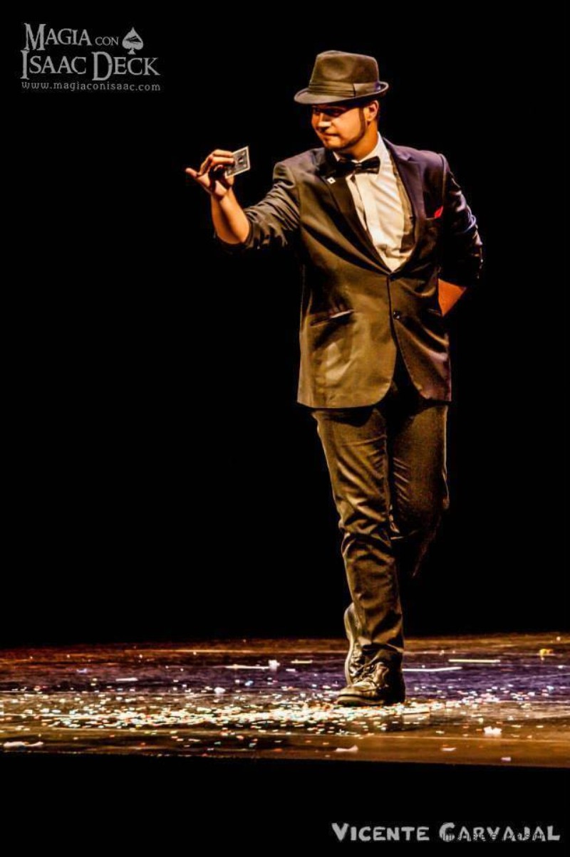 Mago Isaac Deck presta servicio en la subcategoría de  en 