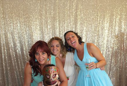 Recuerdalo - Fotomatón presta servicio en la subcategoría de Fotomatón y Photocall en Murcia