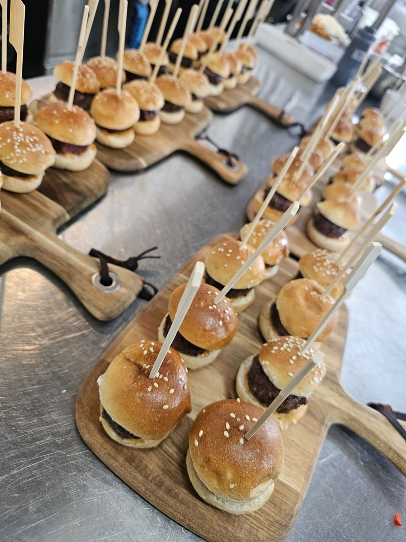 Restaurante Ixora presta servicio en la subcategoría de  en 