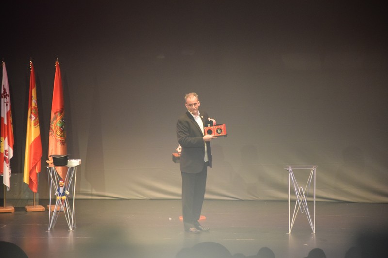 Santi "El Mago" presta servicio en la subcategoría de  en 