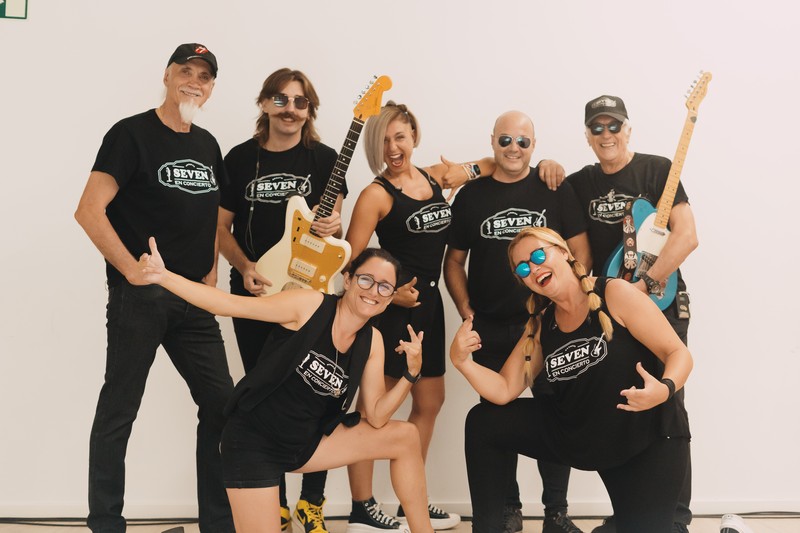 Seven en concierto presta servicio en la subcategoría de  en 