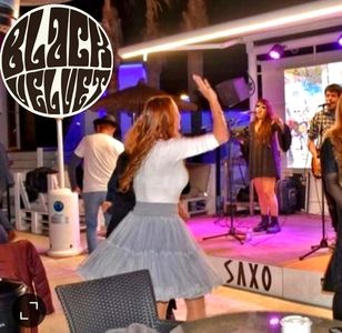 Black Velvet presta servicio en la subcategoría de Grupos de Rock y Pop en Alicante