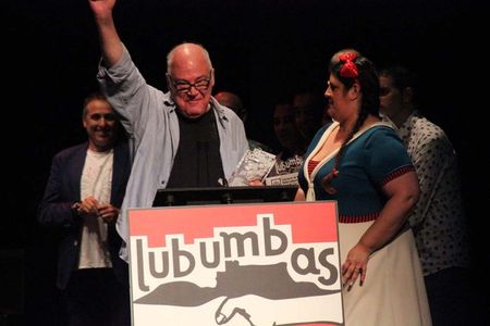 El humorista tranquilo. Javi Traba presta servicio en la subcategoría de Monologuistas, cómicos y humoristas  en Madrid