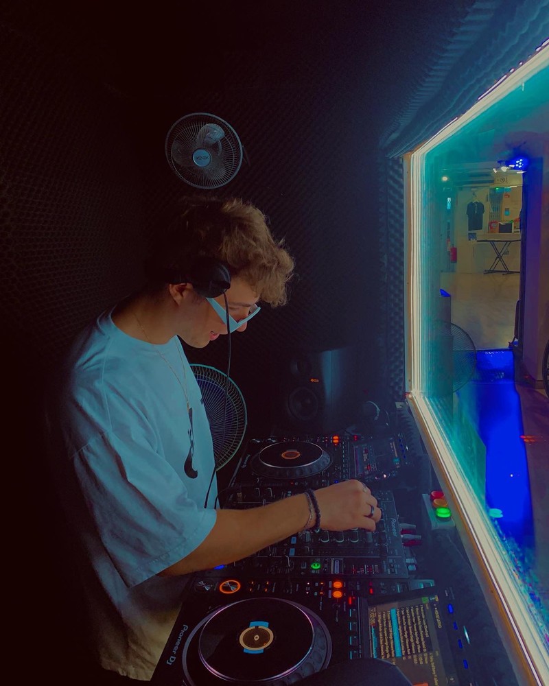 Dj Nay presta servicio en la subcategoría de  en 