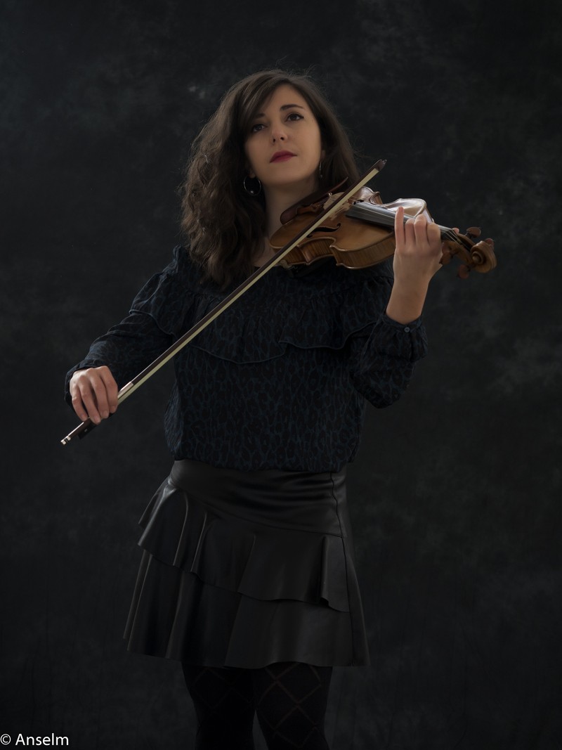 Ariadna: violinista y cantante presta servicio en la subcategoría de  en 