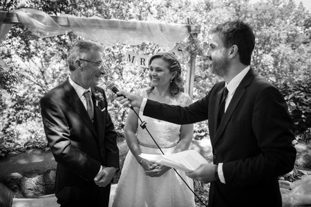 Live espectáculos presta servicio en la subcategoría de Maestros de Ceremonias, Oficiantes y Presentadores en Barcelona