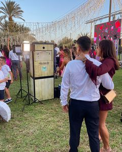 La Instantanea presta servicio en la subcategoría de Fotomatón y Photocall en Murcia