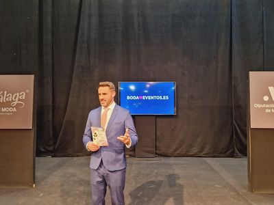 Jf presentadores presta servicio en la subcategoría de Maestros de Ceremonias, Oficiantes y Presentadores en Málaga