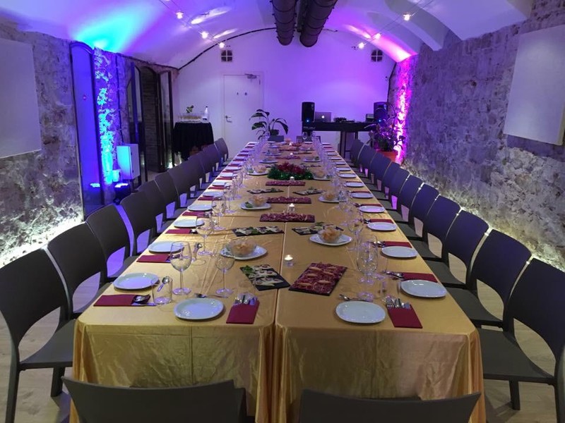 Selene Restaurant presta servicio en la subcategoría de  en 