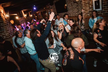 ROCKLABEL presta servicio en la subcategoría de Grupos de Rock y Pop en Sevilla