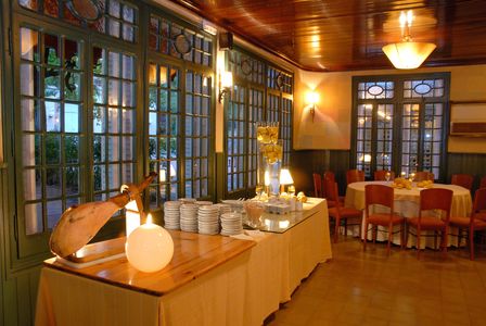 CAN AMAT PARADIS presta servicio en la subcategoría de Catering fiestas y celebraciones en Barcelona