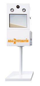 Mola Fotomatón presta servicio en la subcategoría de Fotomatón y Photocall en Sevilla