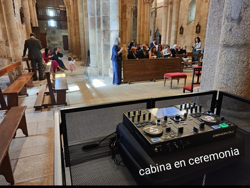 TakeSound DJ Show presta servicio en la subcategoría de  en 