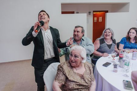 Expresión de Alegría presta servicio en la subcategoría de Maestros de Ceremonias, Oficiantes y Presentadores en Málaga