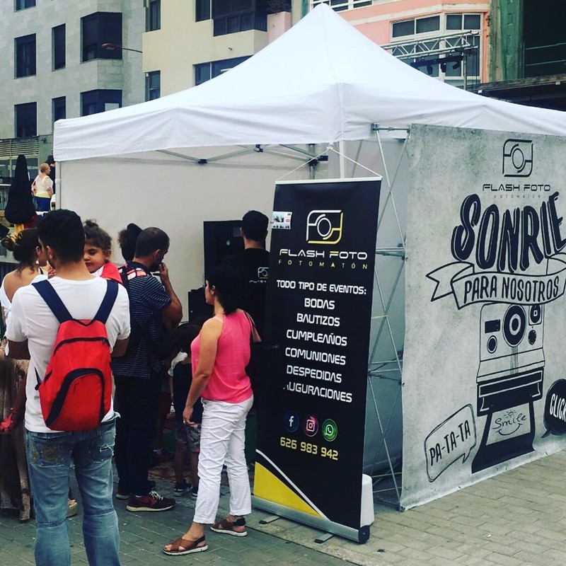 Flash Foto Fotomatón presta servicio en la subcategoría de  en 
