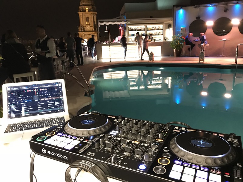 Dj Salvador Gamez presta servicio en la subcategoría de  en 