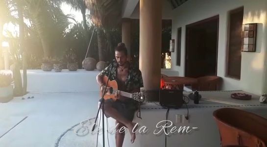 Éle de la Rem presta servicio en la subcategoría de Orquestas, cantantes y grupos en Sevilla