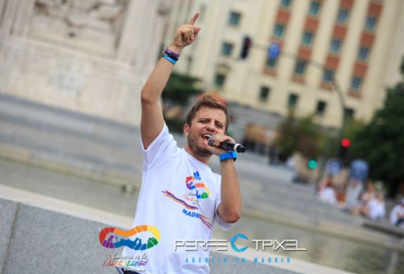 Presentador Víctor Páez presta servicio en la subcategoría de  en 