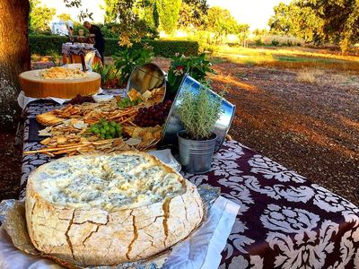 Isabel Caro Catering presta servicio en la subcategoría de Catering bodas en Madrid