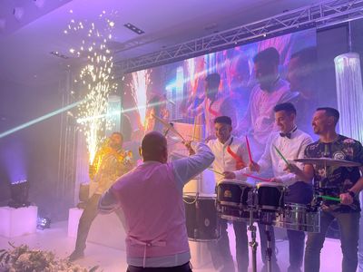 The Drum&Sax presta servicio en la subcategoría de Orquestas, cantantes y grupos en Málaga