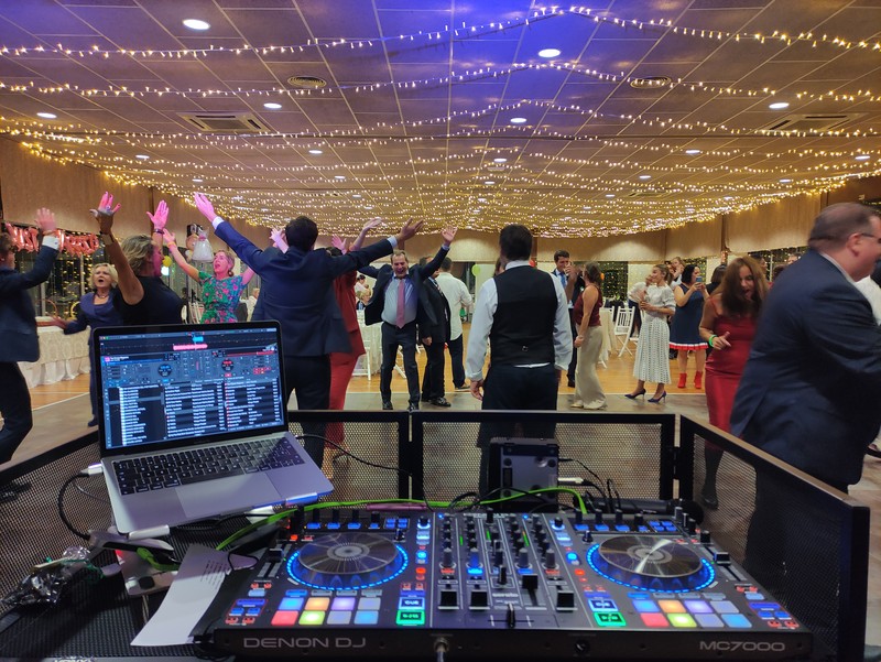 Dj pukas presta servicio en la subcategoría de  en 