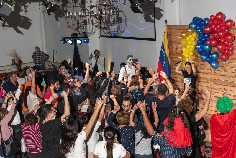 Juega entretenimiento presta servicio en la subcategoría de  en 