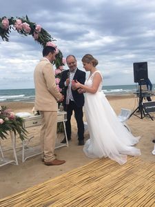 Manuel. Maestro de Ceremonias presta servicio en la subcategoría de Maestros de Ceremonias, Oficiantes y Presentadores en Valencia