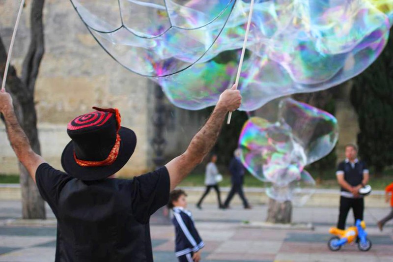 Andres Kó, el mago de las burbujas presta servicio en la subcategoría de  en 