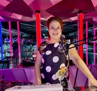 Susana Cantante y Dj Amenizaciones musicales presta servicio en la subcategoría de Orquestas, cantantes y grupos en Valencia