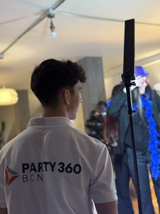 Party360bcn presta servicio en la subcategoría de Fotomatón y Photocall en Barcelona