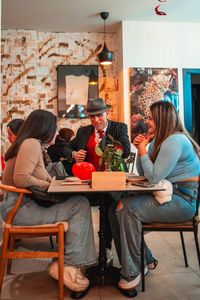 Billy Bluff. Magia a carcajadas. presta servicio en la subcategoría de Magos en Madrid